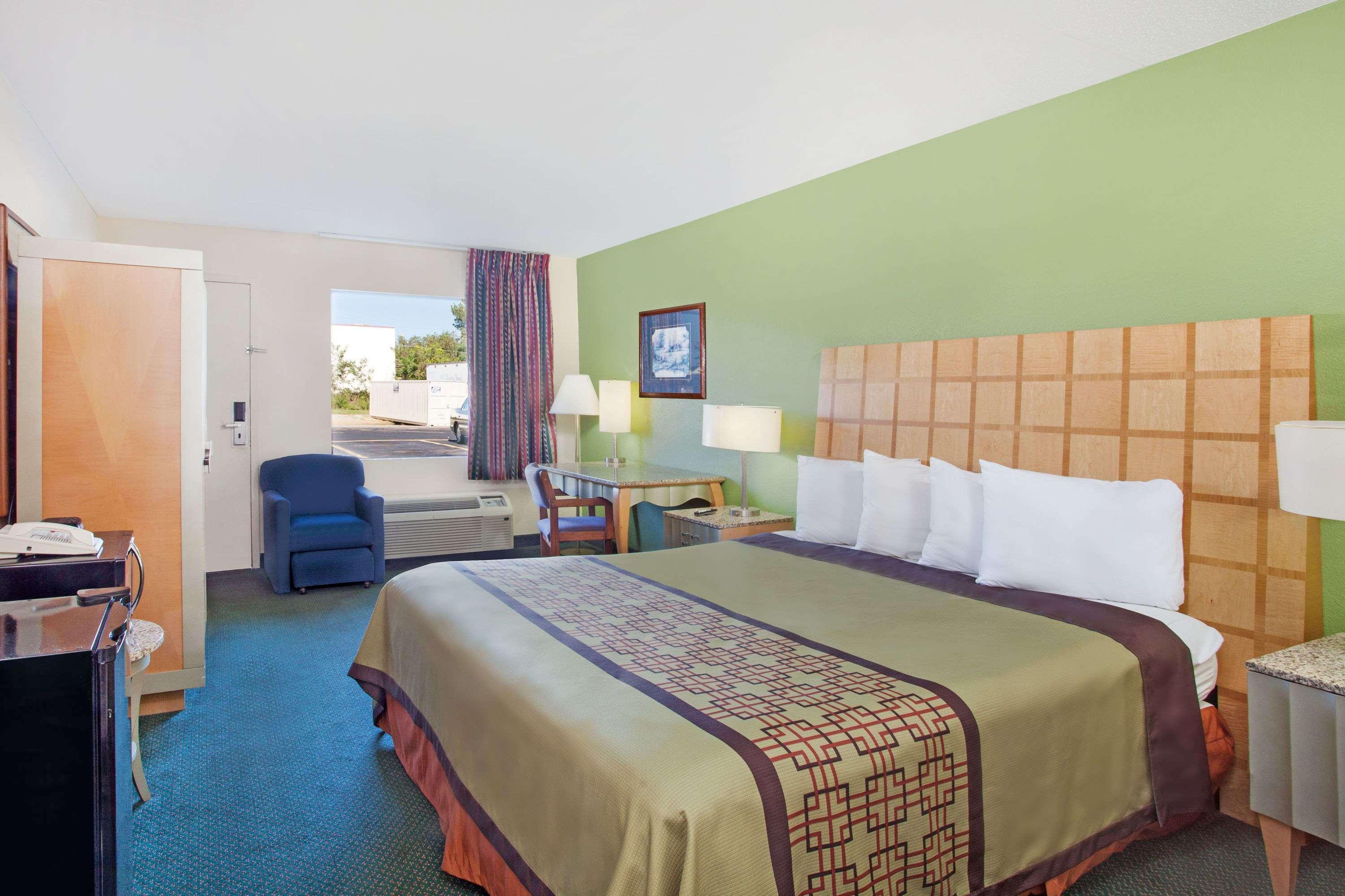 Days Inn By Wyndham Greeneville Exterior foto